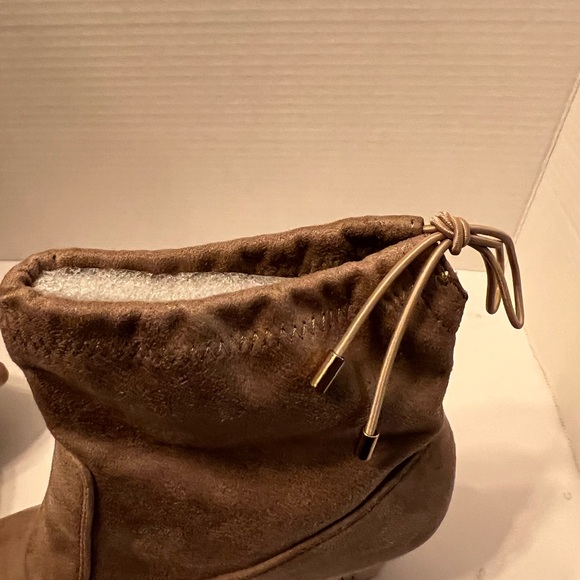 Size 12 Heeled Ankle Booties - Picture 5 of 6